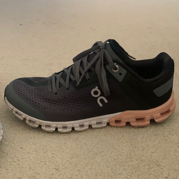 On Running Shoes - On women’s low top sneaker